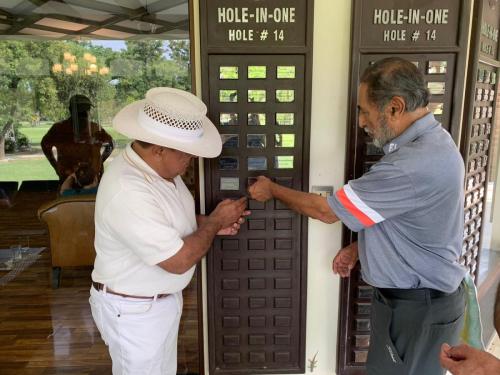 yhl-golf-Hassan-celebration32